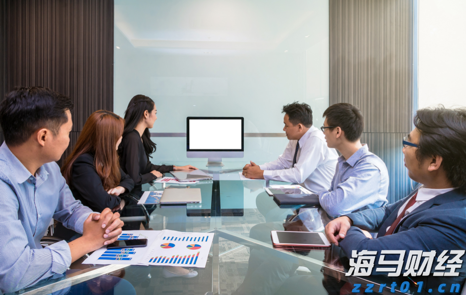 第十五届全运会男子篮球成年组A组参赛球队抵达贵港